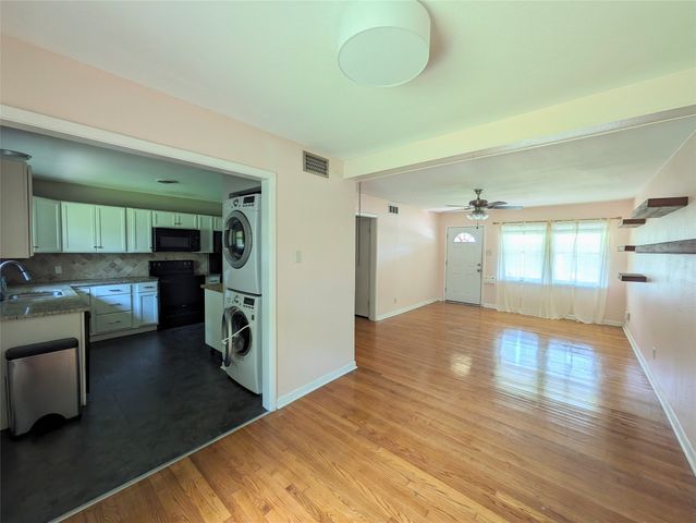 2209 Costa Mesa Drive, Dallas, TX 75228