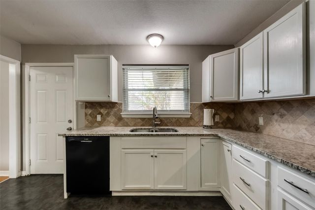 2209 Costa Mesa Drive, Dallas, TX 75228
