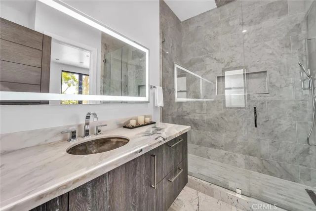 242 S Broadway, Redondo Beach, CA 90277
