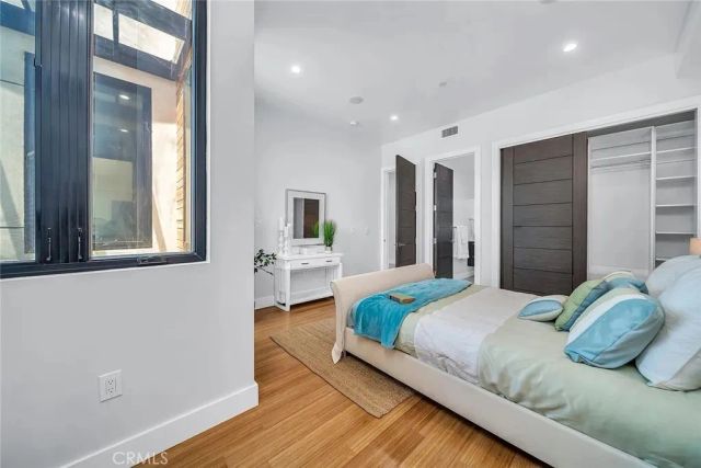 242 S Broadway, Redondo Beach, CA 90277