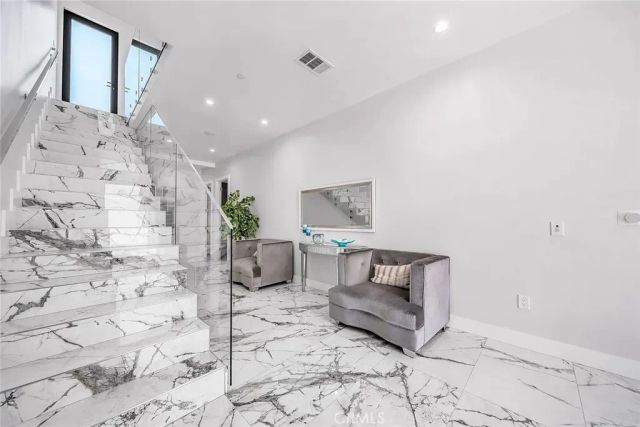 242 S Broadway, Redondo Beach, CA 90277
