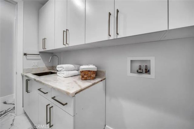242 S Broadway, Redondo Beach, CA 90277