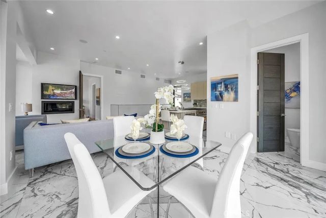 242 S Broadway, Redondo Beach, CA 90277