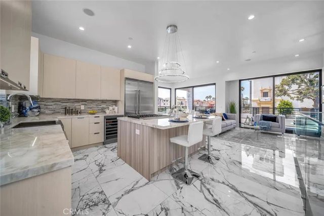 242 S Broadway, Redondo Beach, CA 90277