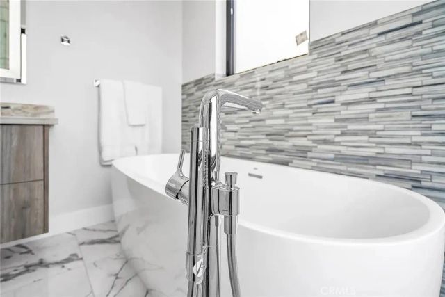 242 S Broadway, Redondo Beach, CA 90277
