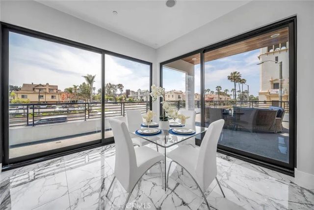 242 S Broadway, Redondo Beach, CA 90277