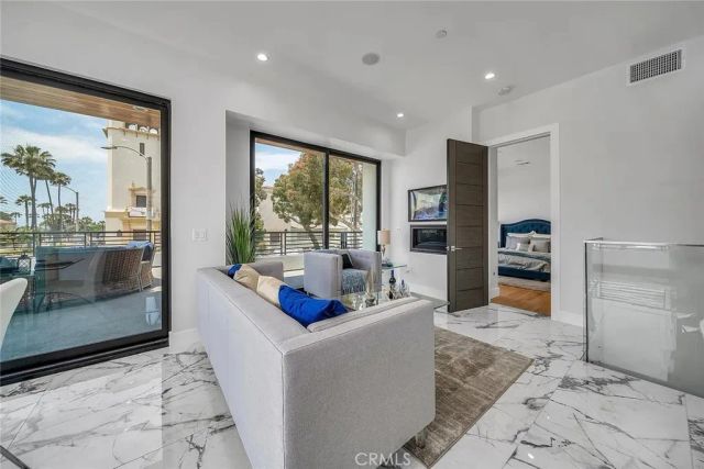 242 S Broadway, Redondo Beach, CA 90277