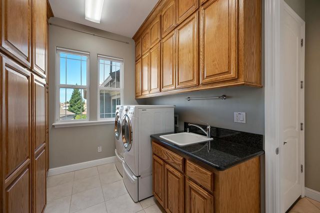 1772 Park Oak Dr, Roseville, CA 95661