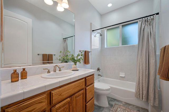 1772 Park Oak Dr, Roseville, CA 95661