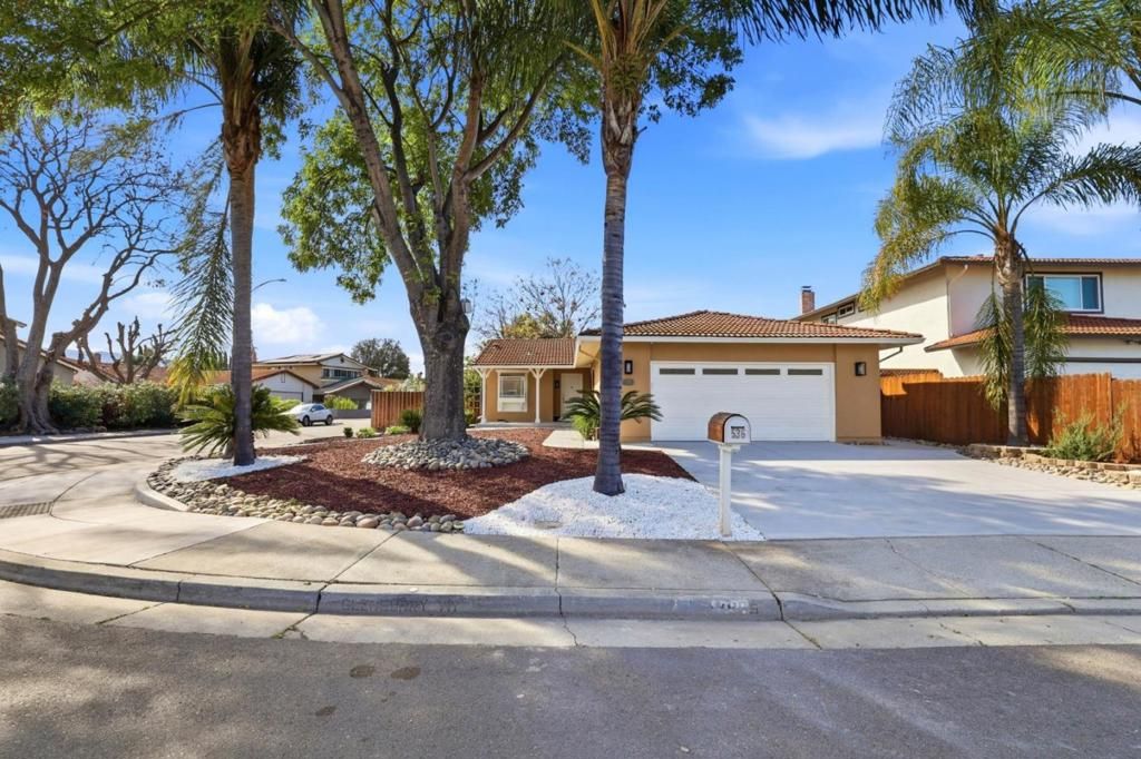 Image 3 of property listing at 536 Glenburry Way, San Jose, CA 95123