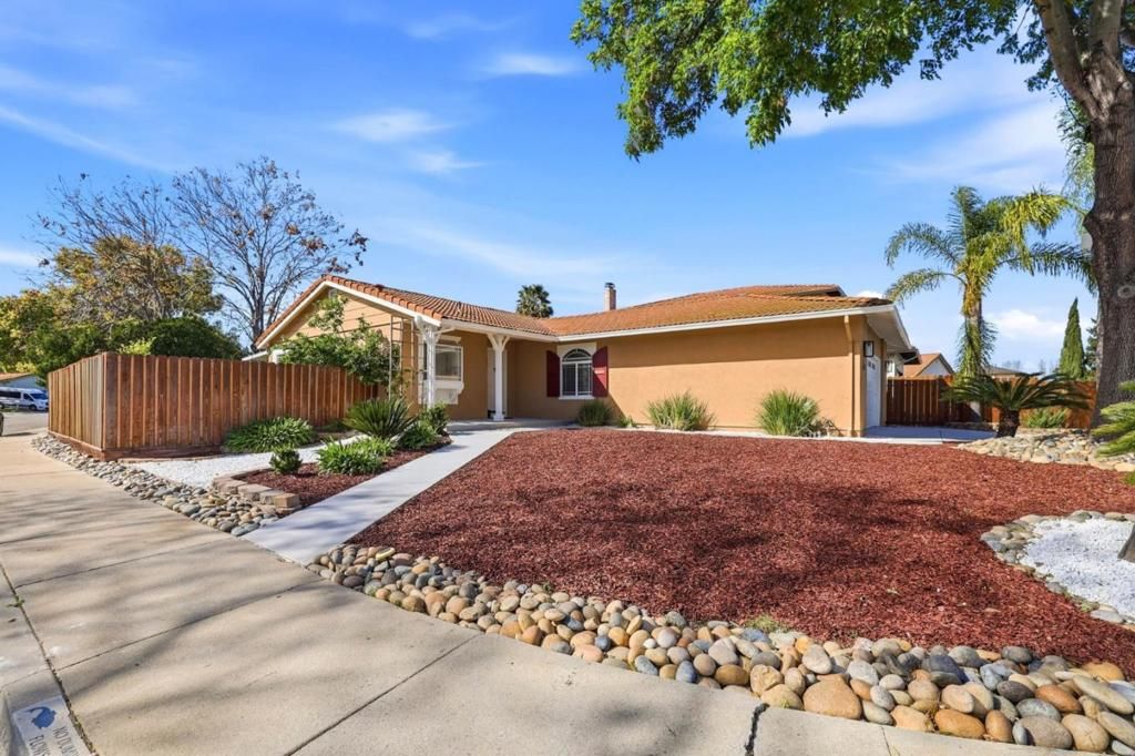 Image 4 of property listing at 536 Glenburry Way, San Jose, CA 95123