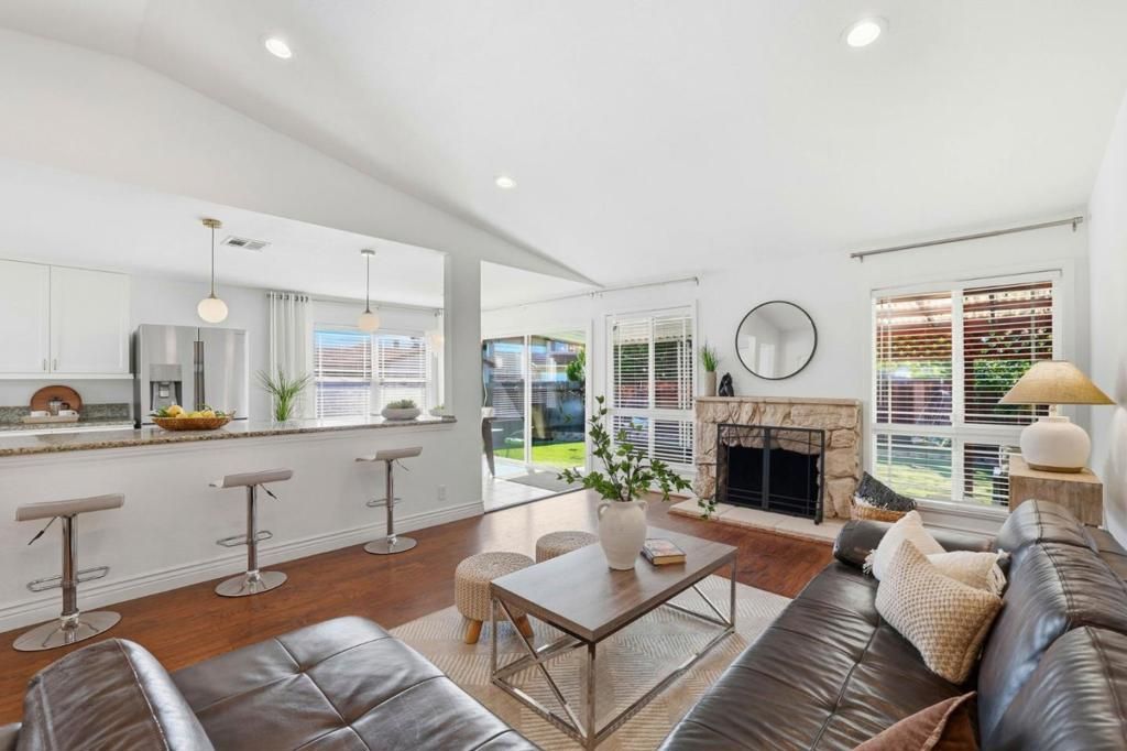 Image 8 of property listing at 536 Glenburry Way, San Jose, CA 95123