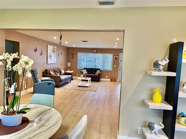 8225 NW 12th Court, Plantation, FL 33322