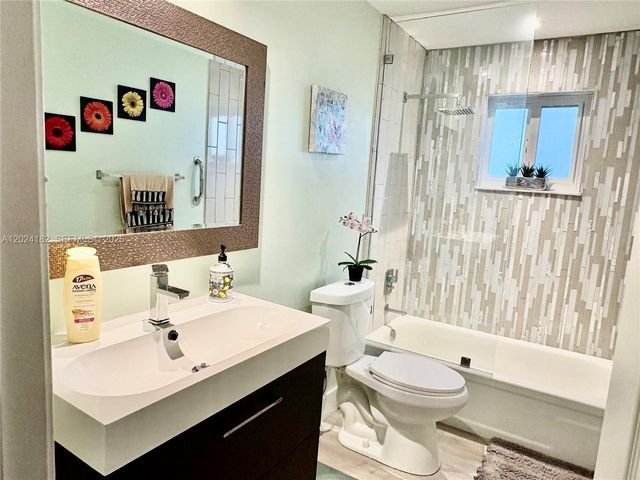 8225 NW 12th Court, Plantation, FL 33322