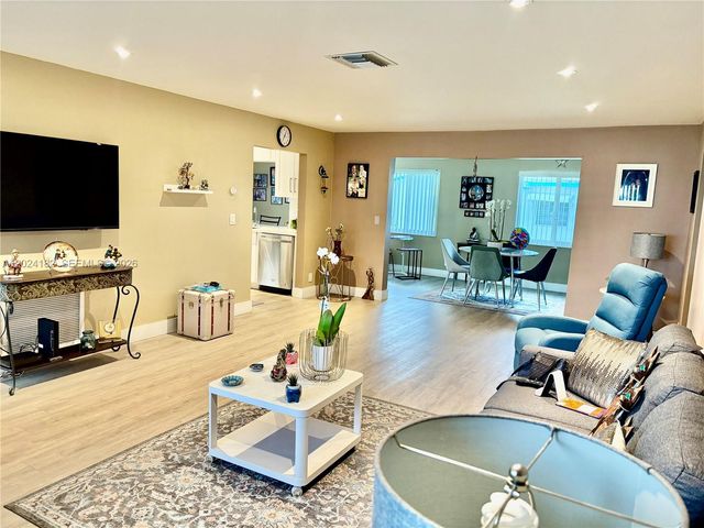 8225 NW 12th Court, Plantation, FL 33322