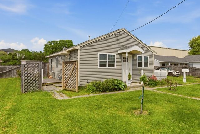 6 Woolsey Road A, Middletown, RI 02842