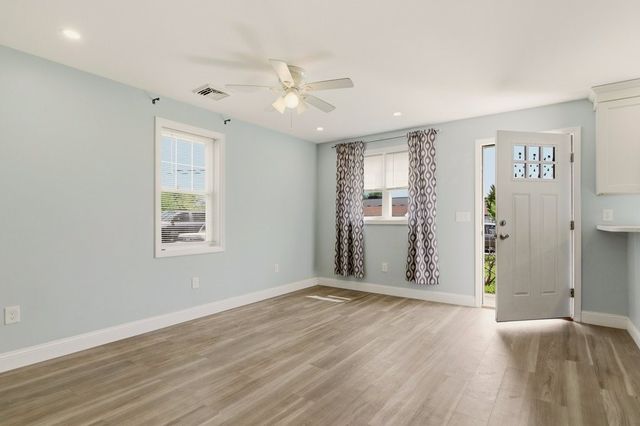 6 Woolsey Road A, Middletown, RI 02842