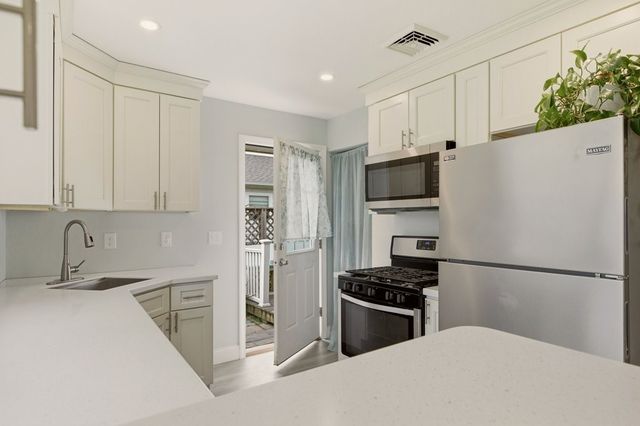 6 Woolsey Road A, Middletown, RI 02842