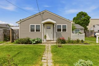 6 Woolsey Road A, Middletown, RI 02842