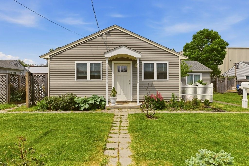 6 Woolsey Road A, Middletown, RI 02842