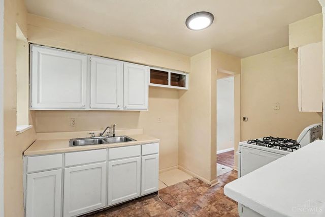 6100 W Fordham Place, Silverton, OH 45213