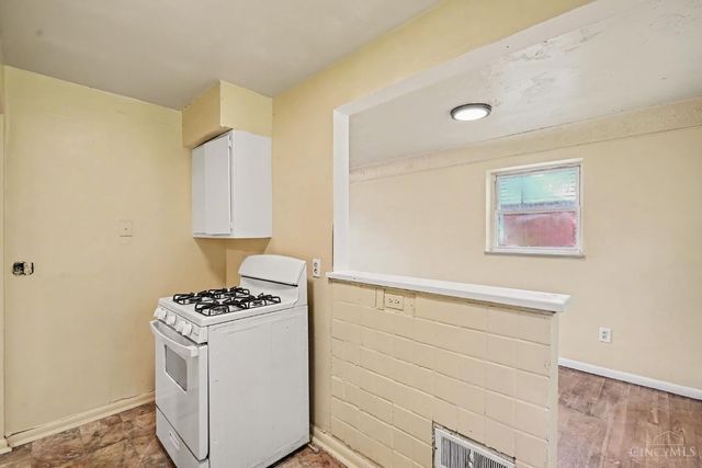 6100 W Fordham Place, Silverton, OH 45213