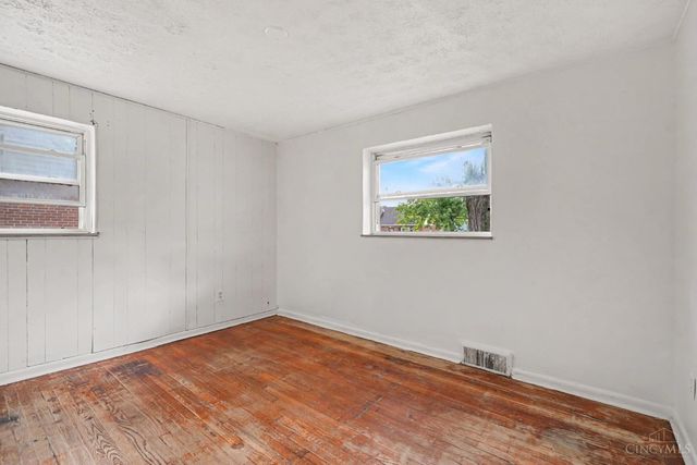 6100 W Fordham Place, Silverton, OH 45213