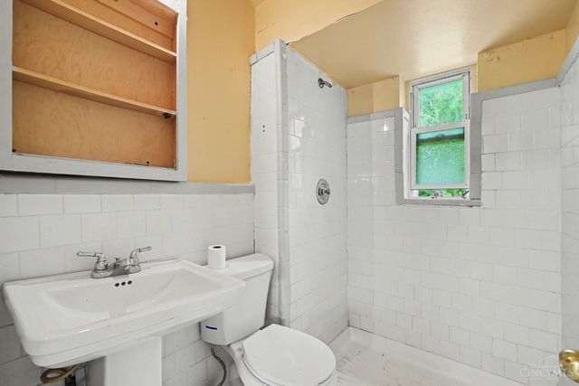 6100 W Fordham Place, Silverton, OH 45213