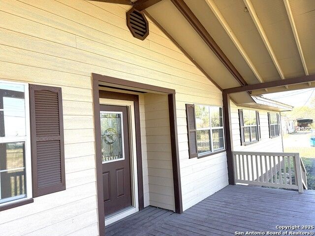 305 W Youst St, Beeville, TX 78102