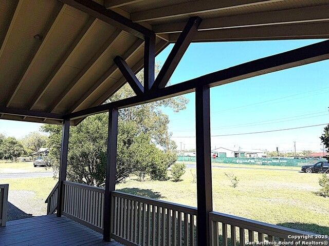 305 W Youst St, Beeville, TX 78102