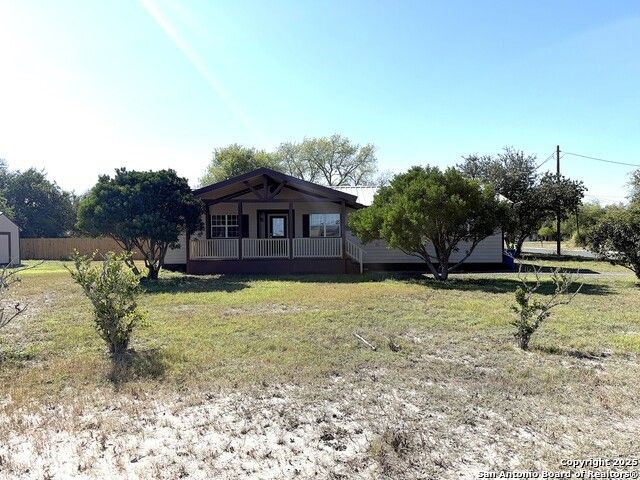 305 W Youst St, Beeville, TX 78102
