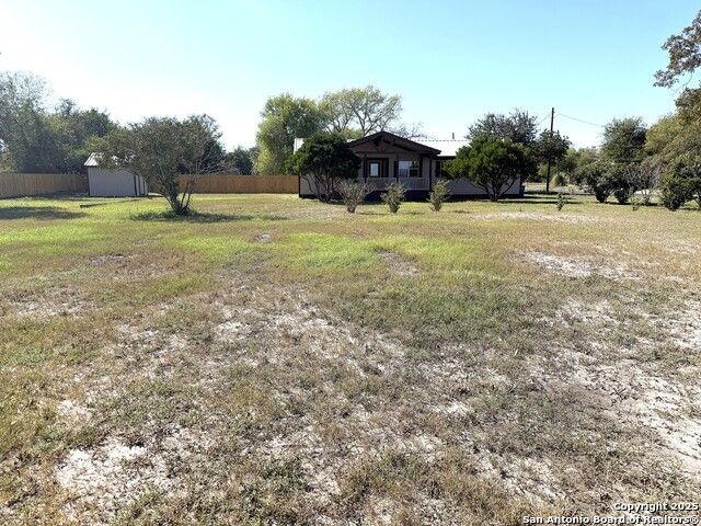 305 W Youst St, Beeville, TX 78102