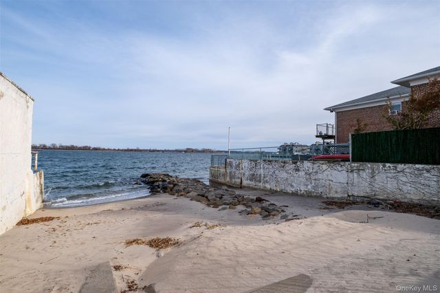 469 Minnieford Avenue, Bronx, NY 10464