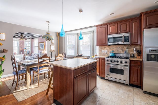 469 Minnieford Avenue, Bronx, NY 10464