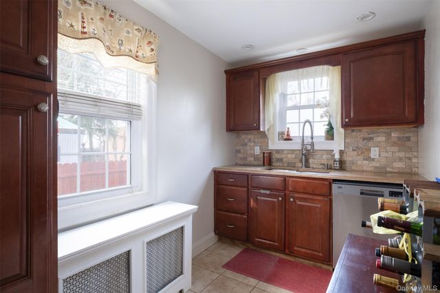 469 Minnieford Avenue, Bronx, NY 10464