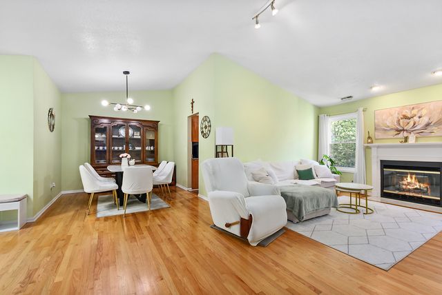 713 Elizabeth Drive 24-D, Wood Dale, IL 60191