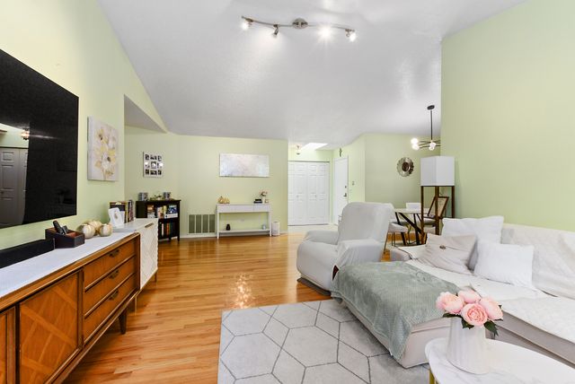713 Elizabeth Drive 24-D, Wood Dale, IL 60191