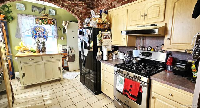 80 Dobson Avenue, Merrick, NY 11566