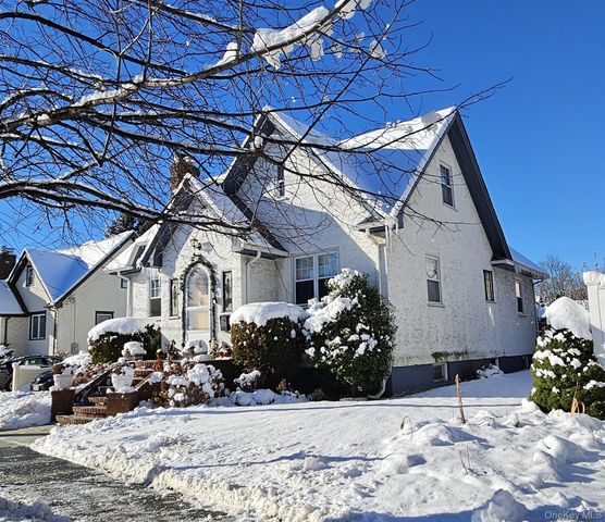 80 Dobson Avenue, Merrick, NY 11566