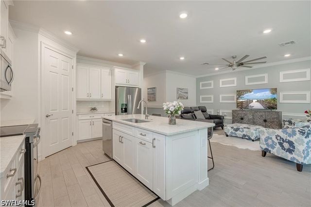 299 Tamarindo LN, Naples, FL 34114