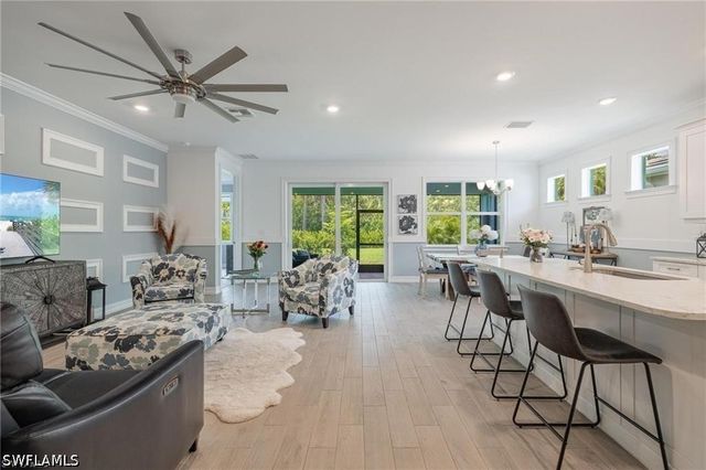 299 Tamarindo LN, Naples, FL 34114