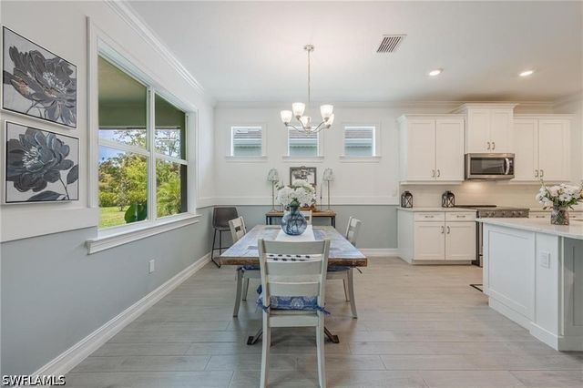 299 Tamarindo LN, Naples, FL 34114