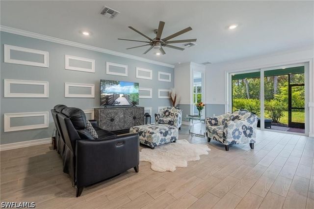299 Tamarindo LN, Naples, FL 34114