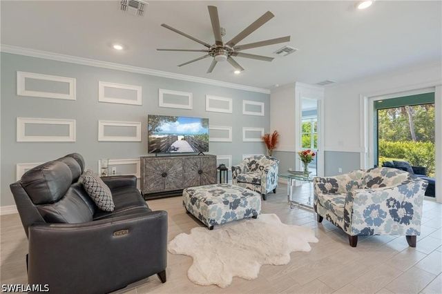 299 Tamarindo LN, Naples, FL 34114