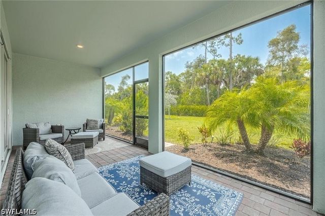 299 Tamarindo LN, Naples, FL 34114