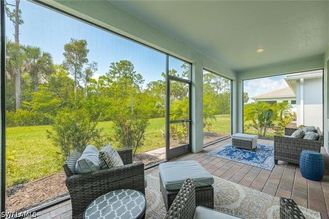 299 Tamarindo LN, Naples, FL 34114
