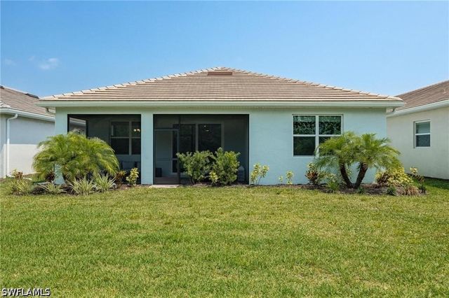 299 Tamarindo LN, Naples, FL 34114