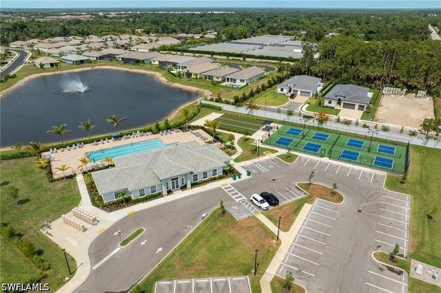 299 Tamarindo LN, Naples, FL 34114