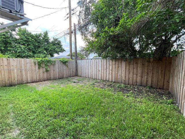 1531 NW 55th Ter 1533, Miami, FL 33142