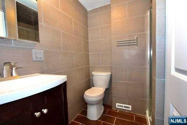 108-110 Cross Street 2M, Harrison, NJ 07029